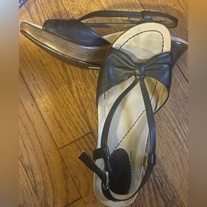 Lightly worn with little signs. Excellent condition.  Size 38